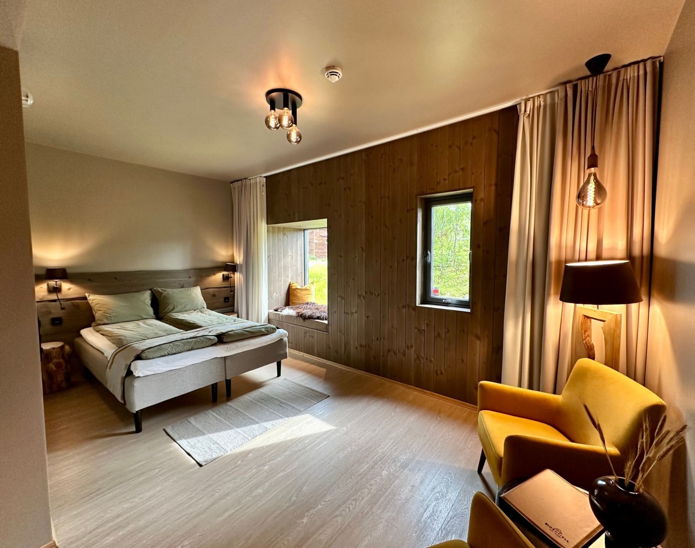 Bjørnfjell Mountain Lodge - Superior Zimmer mit Sitzfenster